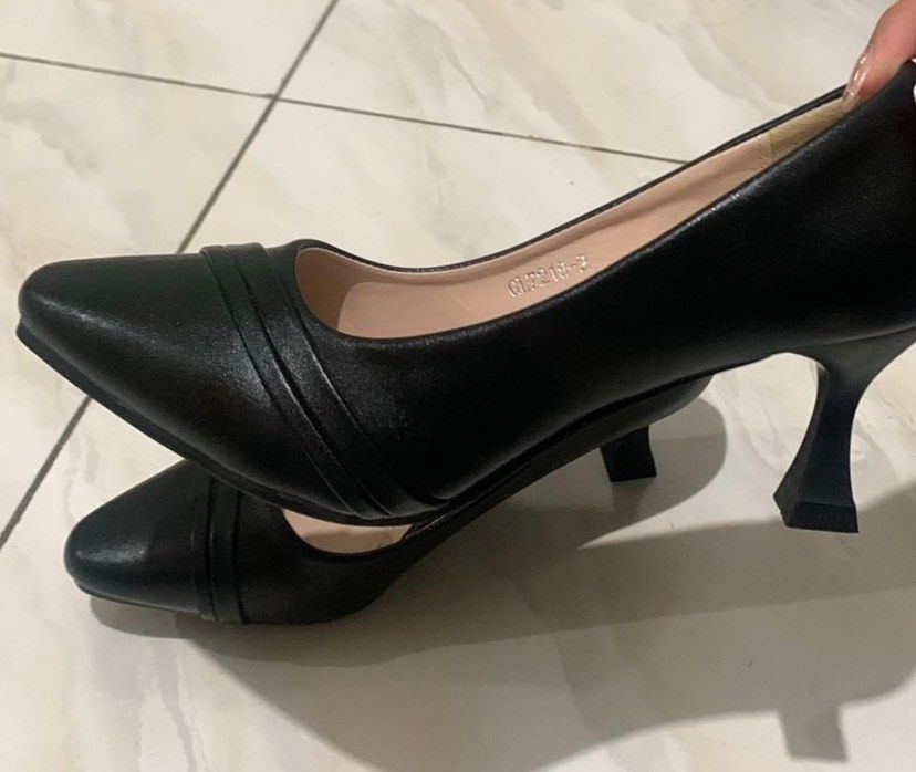 Black Heels size 37 (Category: Heels) located in Cagayan de Oro. Submitted by qodustpdl (Listing ID 1447259063, Image 1). Description: used only once for my graduation .