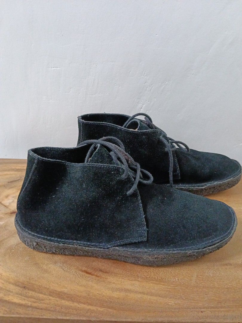 Black Suede Desert Boots Chukka Ankle Boots (Category: Casual Shoes) located in Paranaque City. Submitted by 27rcd (Listing ID 1447201823, Image 3). Description: Black suede desert boots. Lace-up closure. Ankle height. Classic chukka style. Good for casual wear. Some wear on the soles. Check photos for details..
