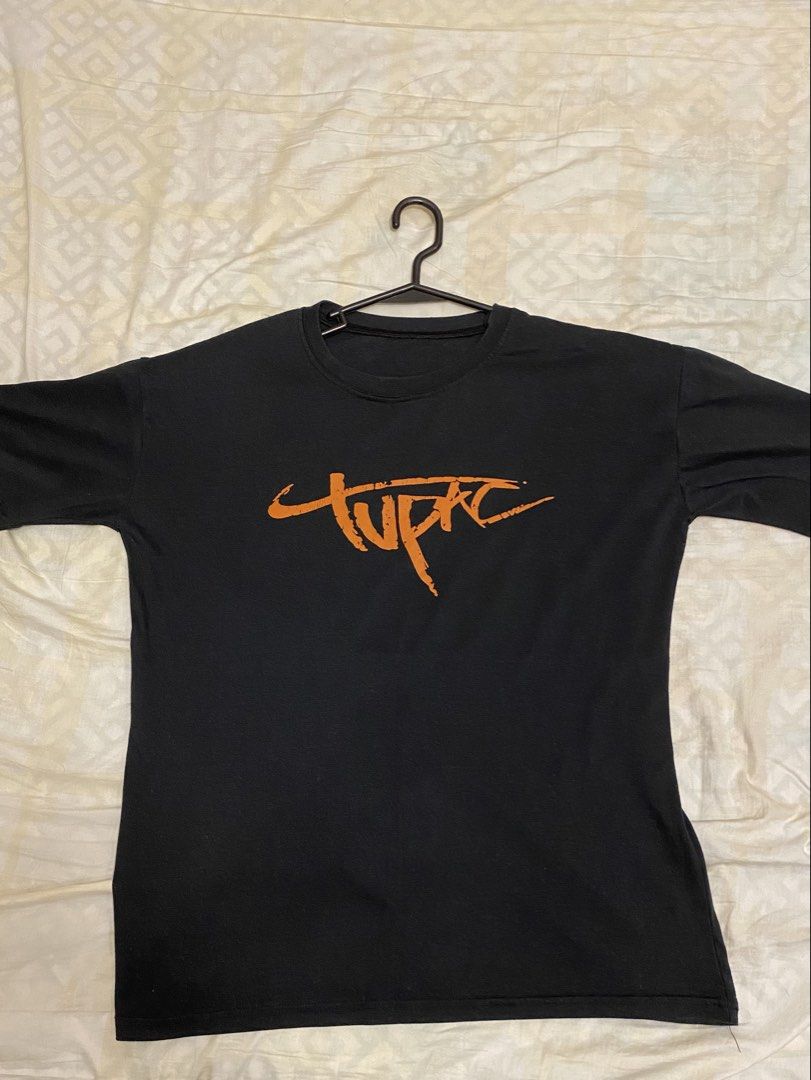 Black Tupac Graphic T-Shirt (Category: Tshirts & Polo Shirts ) located in Taguig. Submitted by ayo.pie (Listing ID 1447157814, Image 1). Description: - Tupac “In Memory Of” Graphic Tee (Second hand) - Black - M / EU 50 / UK 40 / US 40 RFS: Decluttering Original price: ₱950 Selling for: ₱400 (negotiable) - Good quality print, vintage-style design - Condition: Used, some fading, wash wear on print - Back graphic print of Tupac Shakur - Features Tup