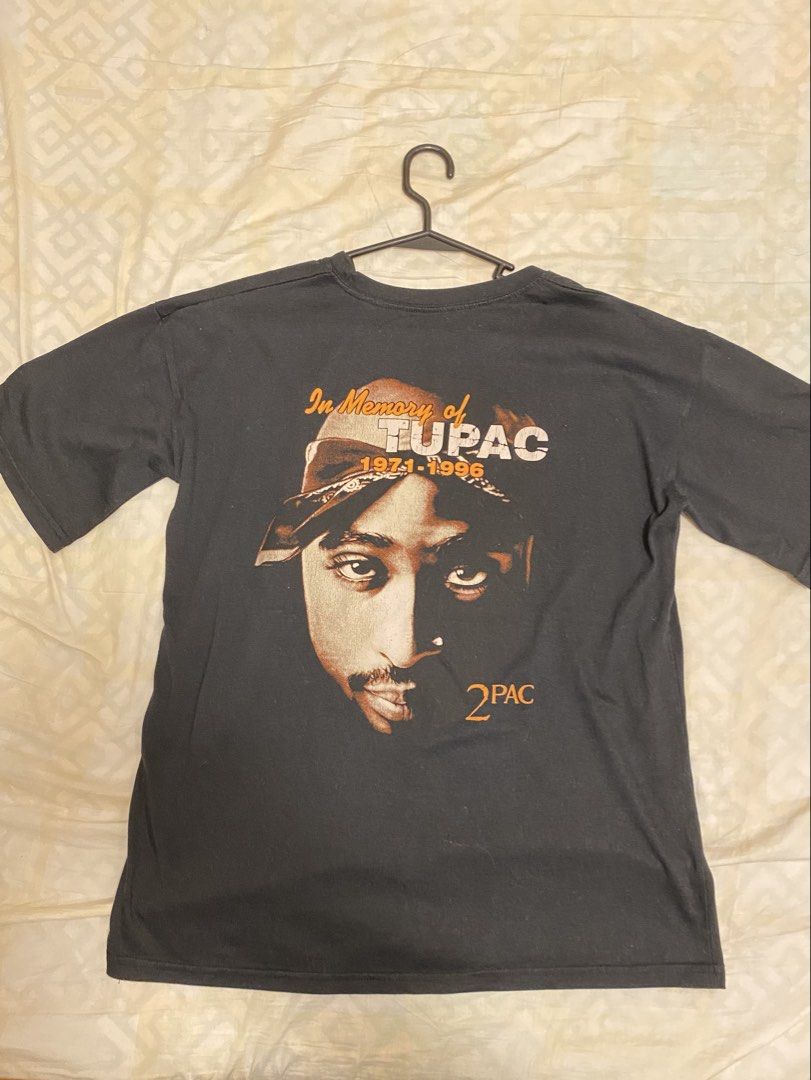 Black Tupac Graphic T-Shirt (Category: Tshirts & Polo Shirts ) located in Taguig. Submitted by ayo.pie (Listing ID 1447157814, Image 2). Description: - Tupac “In Memory Of” Graphic Tee (Second hand) - Black - M / EU 50 / UK 40 / US 40 RFS: Decluttering Original price: ₱950 Selling for: ₱400 (negotiable) - Good quality print, vintage-style design - Condition: Used, some fading, wash wear on print - Back graphic print of Tupac Shakur - Features Tup