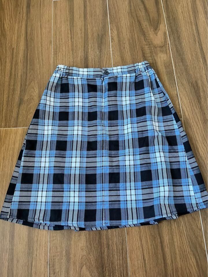 BLUE PLAID PLEATED CHECKERED SKIRT (Category: Skirts) located in Davao. Submitted by rewearclub.dvo (Listing ID 1447193931, Image 3). Description: Small to semi medium Waist 26" - 27" Length 18" .