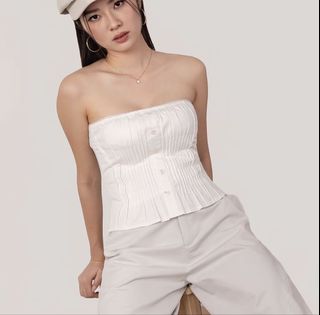 (Category: ) located in . Submitted by clearmywardrobeplssssss (Listing ID 1447245444, Image 1). Description: .