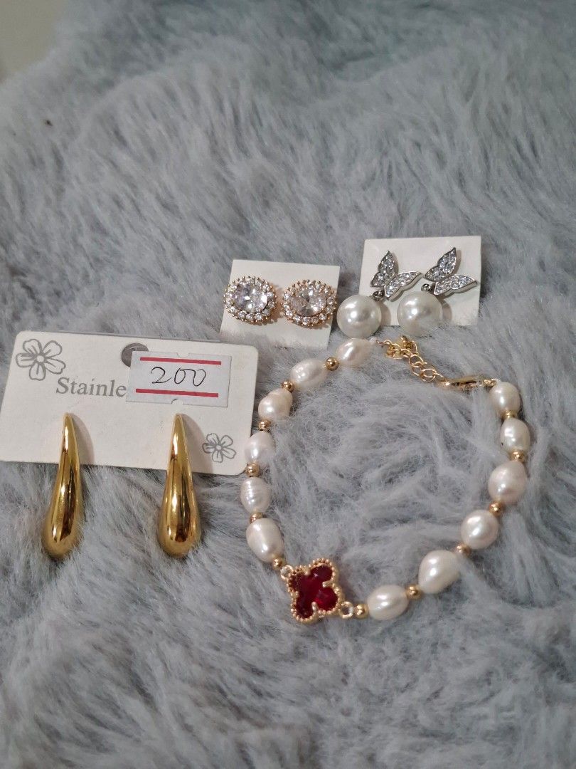 Bundle Accessories (Category: Other Accessories) located in Mandaluyong City. Submitted by sishefashion (Listing ID 1447127131, Image 1). Description: Take All for 480. Original price 950. 1 bracelet 3 earrings. stainless steel Hypoallergenic non Tarnish.