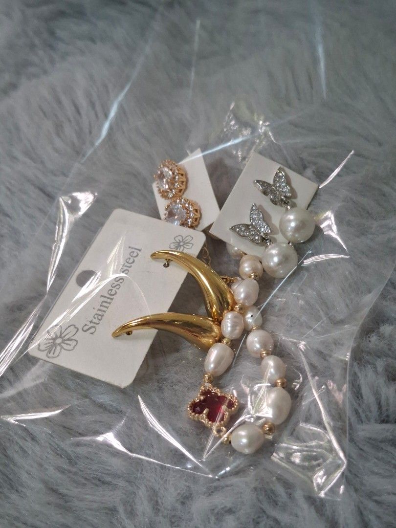 Bundle Accessories (Category: Other Accessories) located in Mandaluyong City. Submitted by sishefashion (Listing ID 1447127131, Image 2). Description: Take All for 480. Original price 950. 1 bracelet 3 earrings. stainless steel Hypoallergenic non Tarnish.