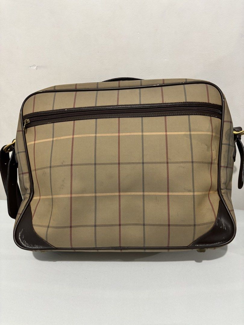 Burberry Nova Check Travel Bag (Category: Luxury Bags & Wallets) located in Muntinlupa City. Submitted by luxurybagprince1 (Listing ID 1447270153, Image 3). Description: - Iconic Burberry Nova Check pattern - Genuine leather trim and handles - Includes a detachable shoulder strap - Ample interior space for essentials - Ideal for weekend trips or as a carry-on luggage.
