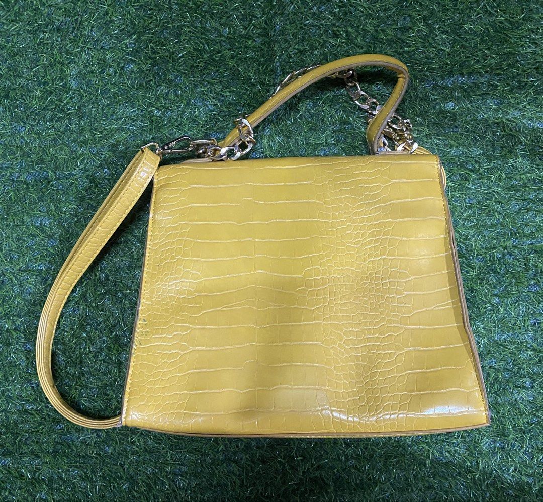 Celine Paris Bag (Category: Luxury Bags & Wallets) located in Davao. Submitted by acilmo (Listing ID 1447173945, Image 2). Description: .