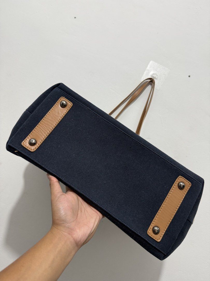Chanel bag (Category: Luxury Bags & Wallets) located in Sorsogon. Submitted by jovert_23alviz (Listing ID 1447274851, Image 2). Description: Excellent condition No major issue Message for other details.