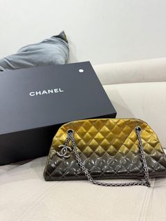(Category: ) located in . Submitted by ownmywardrobe (Listing ID 1447135692, Image 1). Description: .