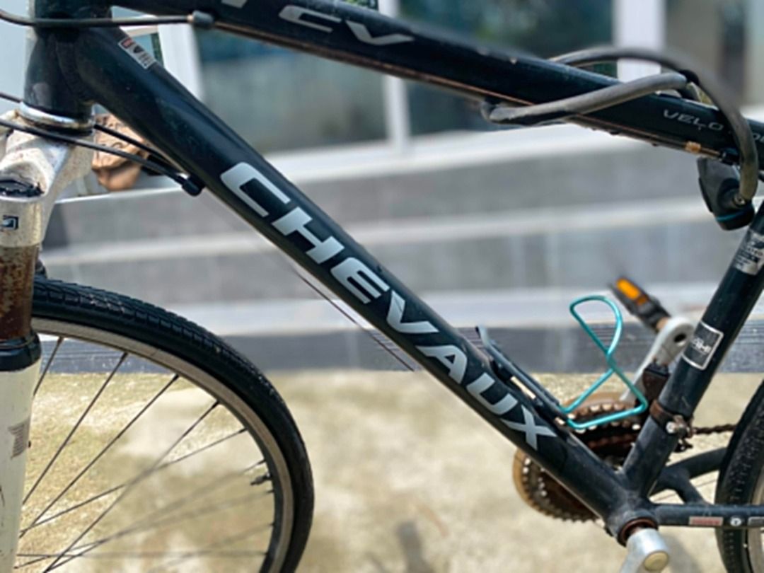 CHEVAUX Bicycle (Category: Bicycles) located in Luna. Submitted by joelrilloraza (Listing ID 1447254836, Image 3). Description: - CHEVAUX bicycle - Black frame with silver lettering - Shimano gears - Water bottle cage included - Some signs of wear on frame and fork - Tires in decent condition - Great for commuting or casual rides.