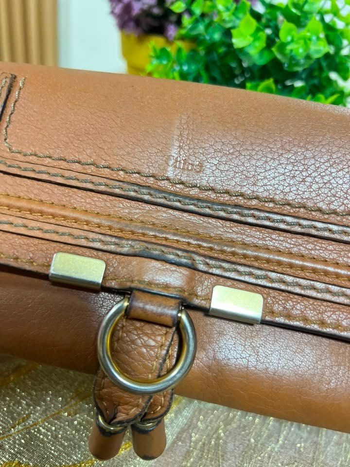 CHLOÈ Beige Leather MARCI Long Bifold Wallet (Category: Luxury Bags & Wallets) located in Lapu Lapu. Submitted by glamorouslybeautiful8.0 (Listing ID 1447117586, Image 2). Description: ☘️♥️👜C H L O E Beige Leather Marci Long Bifold Wallet (vintage) Made in Spain coded with hologram sticker whooaaahhh gorgeous vintage‼️‼️ Rare Finds!🔥🔥MUST HAVE⚡️⚡️ genuine soft leather wallet brass gold hardwares sign of usage 🌷flaws: darken leather as shown, 