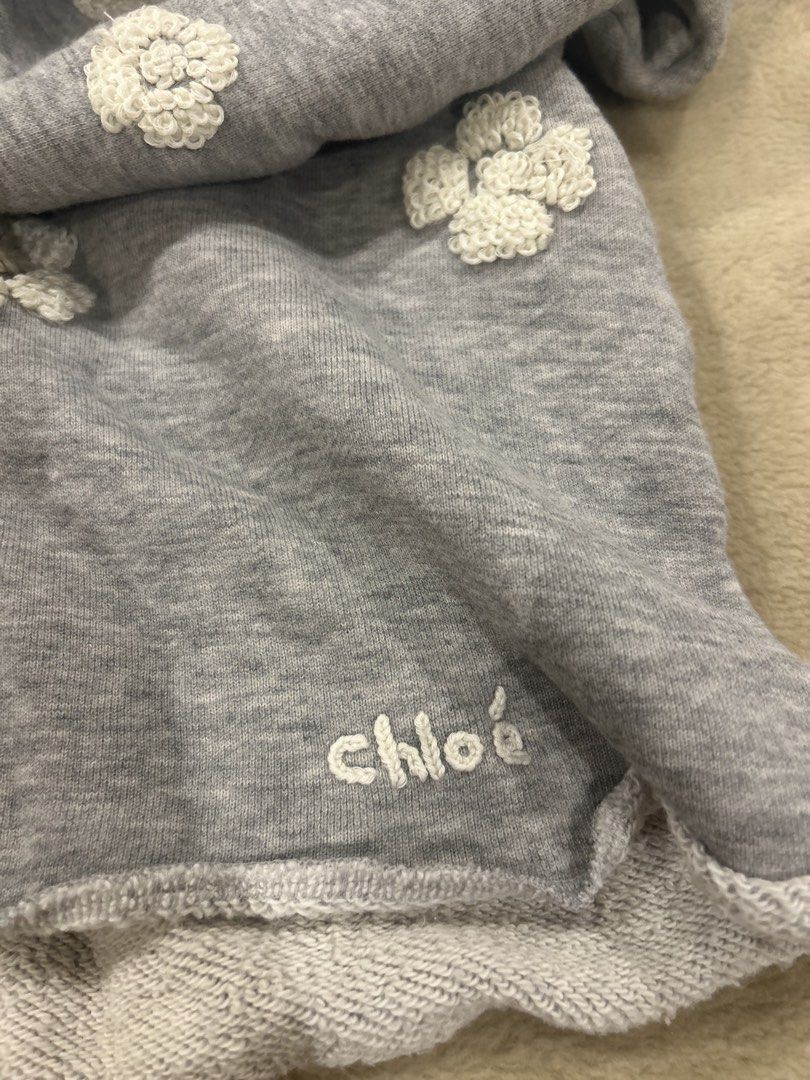 Chloe Gray Sweater (Category: Longsleeves) located in San Fernando. Submitted by thriftcsfp (Listing ID 1447245196, Image 3). Description: Chloe Sweater in Cosy Gray color, medium size.