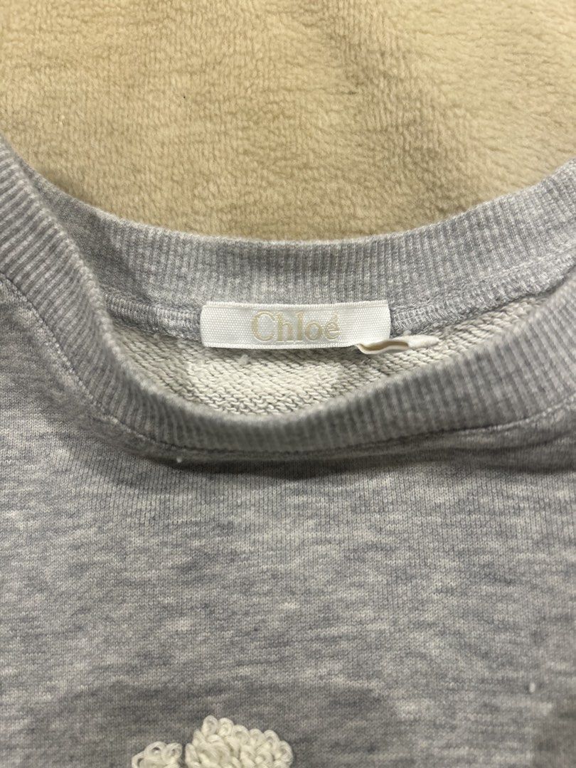 Chloe Gray Sweater (Category: Longsleeves) located in San Fernando. Submitted by thriftcsfp (Listing ID 1447245196, Image 2). Description: Chloe Sweater in Cosy Gray color, medium size.