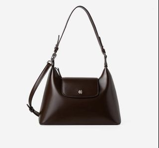 (Category: ) located in . Submitted by wardrobeandco (Listing ID 1447172587, Image 1). Description: .