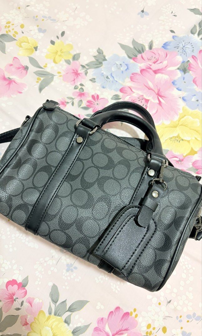 Coachy- an (Kategori: Tas Selempang) berada di Jakarta Utara. Dikirim oleh mistercady (ID iklan 1447137831, Gambar 2). Deskripsi: Speedy coachy with sling belt .