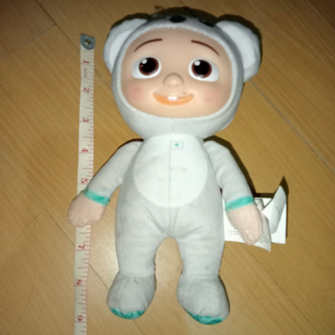 Cocomelon Stuff Toy (Category: Plushies & Soft Toys) located in Rizal. Submitted by imanegg08 (Listing ID 1447207960, Image 1). Description: ♥️All items are as is, Please manage your expectations ♥️Pre-loved from US and Japan (handpicked by seller) ♥️Actual photo posted ♥️Please refer to tape measure and hand pic for size ♥️Feel free to PM seller 💵 MOP: Gcash nd Gotyme only 📦 MOD: Lalamove, JnT and LBC 📍Taytay,Rizal ❌No to joy reservers and bo