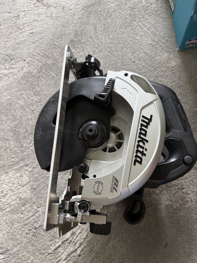Circular Saw (Category: Construction Tools & Equipment) located in Pateros City. Submitted by afrenz (Listing ID 1447191923, Image 3). Description: Makita XSH04ZB 18V 6 1/2” blade, battery not included, almost new, decluttering 09178569255.