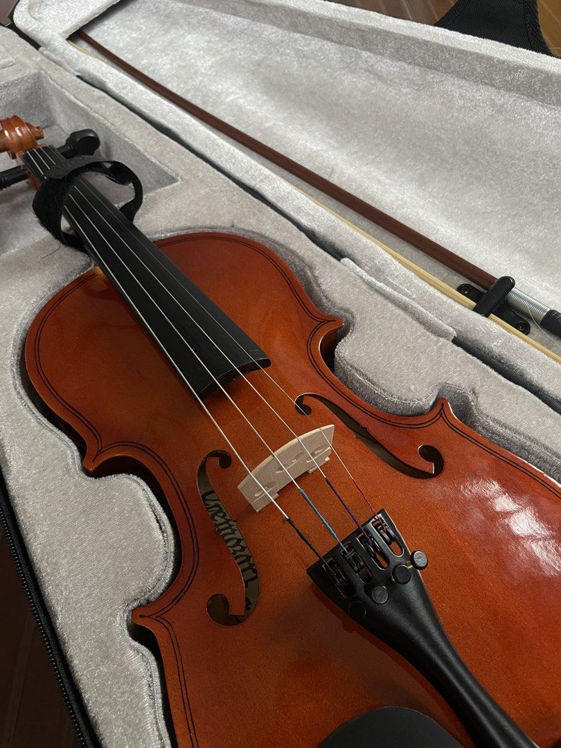 Cremozart 3/4 Violin with Bow (Category: Musical Instruments) located in Calamba. Submitted by 0pium.12 (Listing ID 1447195977, Image 1). Description: Selling my little sister’s Cremozart 3/4 Violin with Bow - Comes with a case (includes small accessory compartment) - Includes a Rosin - Ideal for beginner to intermediate players -slightly negotiable RFS: Not using anymore.