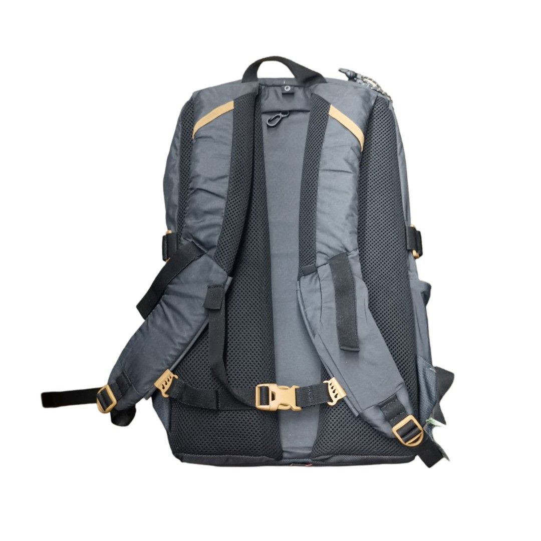 Decathlon Quechua Hiking Backpack (Dark Gray, 18L) (Category: Backpacks) located in General Mariano Alvarez. Submitted by hundred_lives (Listing ID 1447213805, Image 2). Description: Decathlon Quechua Hiking Backpack (Dark Gray, 18L) Authentic Original Excellent Condition Good As New ‼️***Or Best Offer Wins***‼️ ‼️***Split Or As Pack***‼️ ‼️***Negotiable All Items***‼️ Tags: jordan nike puma the north face suicoke running anta day hike night hiki
