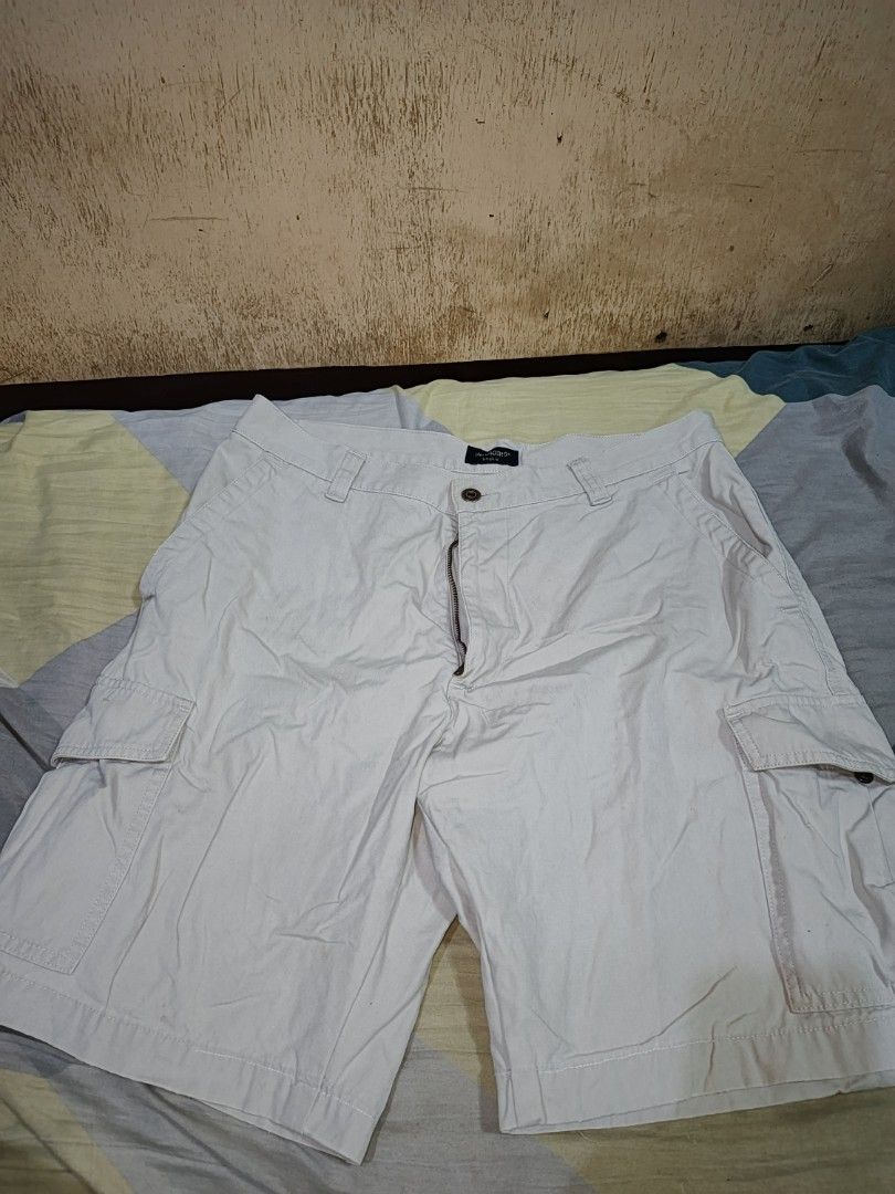 Dockers Khakis Cargo Shorts Beige Men's Size (Category: Shorts) located in Manila. Submitted by doommf (Listing ID 1447287189, Image 1). Description: Dockers khaki cargo (Size 34) ‎Waist 34 ‎Length 19 ‎Hem 10 ‎No issue ‎Need wash ‎299+sf.