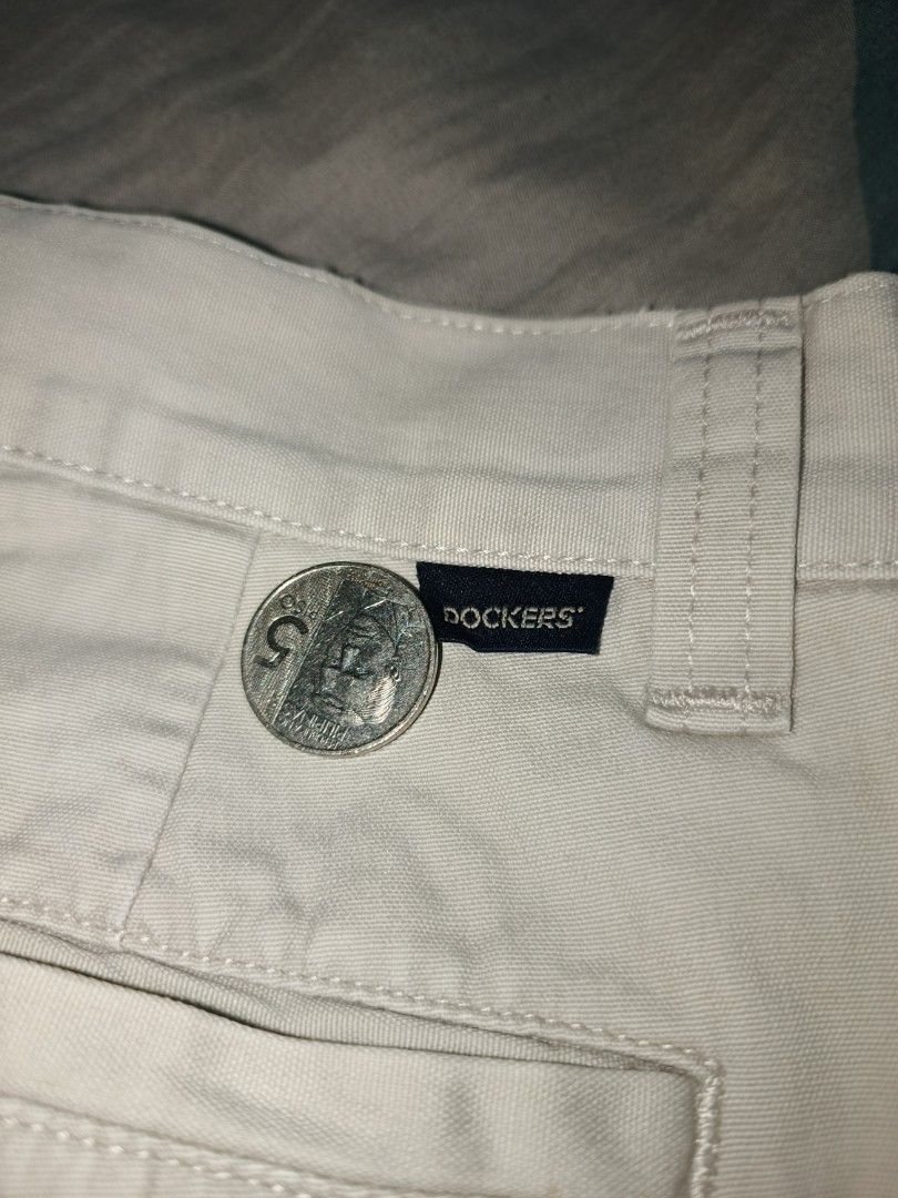 Dockers Khakis Cargo Shorts Beige Men's Size (Category: Shorts) located in Manila. Submitted by doommf (Listing ID 1447287189, Image 3). Description: Dockers khaki cargo (Size 34) ‎Waist 34 ‎Length 19 ‎Hem 10 ‎No issue ‎Need wash ‎299+sf.