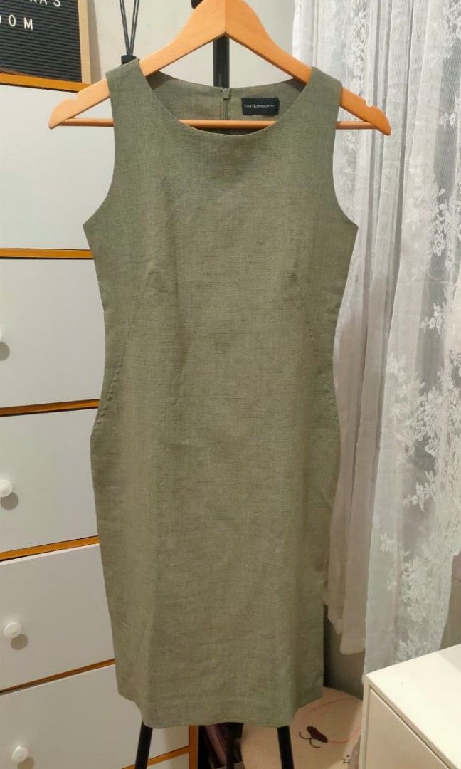 Dress The Executive (Kategori: Gaun & Rok) berada di Depok. Dikirim oleh lemarikedua07 (ID iklan 1447252965, Gambar 1). Deskripsi: all size. panjang dibawah lutut jika tb 160. aku gapunya oyen yaw 🫶🏻.