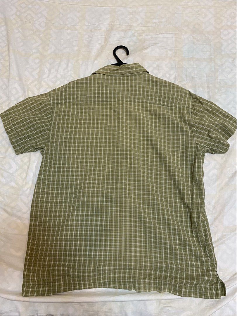 Esprit Men's Green Short-Sleeve Plaid Button-Down (Category: Tshirts & Polo Shirts ) located in Taguig. Submitted by ayo.pie (Listing ID 1447171058, Image 2). Description: - Espirit Men Short-Sleeve Plaid Button-Down (Second hand) - Olive Green - M / EU 50 / UK 40 / US 40 RFS: Decluttering Original price: ₱2,000 Selling for: ₱900 (negotiable) - Authentic - Condition: Like new, barely worn, no fading, no damage - Chest pocket - Made in Hong Kong -