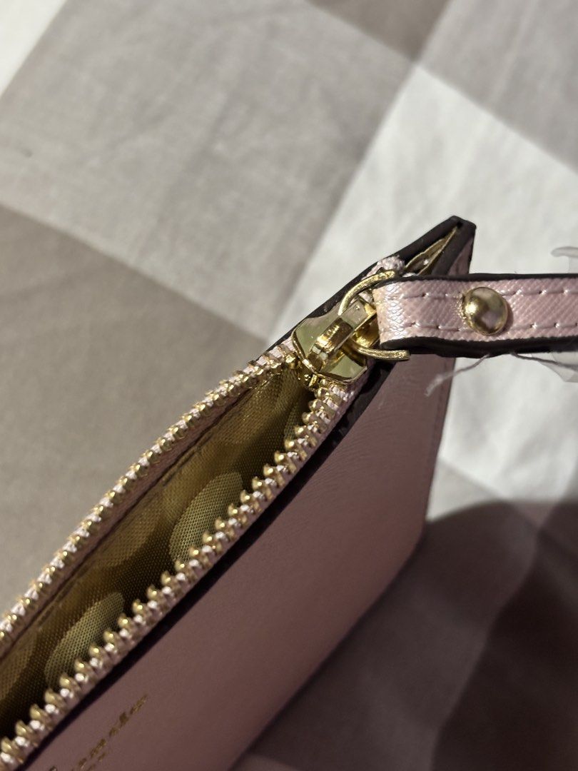 Essential (Category: Luxury Bags & Wallets) located in Tuguegarao City. Submitted by whimsyfinds7 (Listing ID 1447247815, Image 3). Description: Brandnew No box Negotiable MOP: gcash/gotyme/maribank MOD: direct jnt.