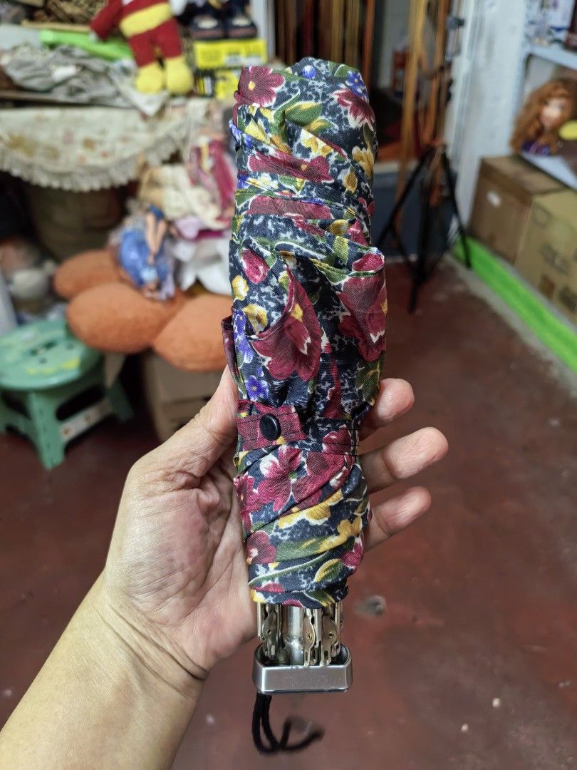Floral Print Folding Umbrella (Category: Umbrellas) located in Paranaque City. Submitted by furugiyafinds (Listing ID 1447260548, Image 2). Description: -Japan items surplus -Cute floral print folding umbrella. Compact and easy to carry. Perfect for rainy & sunny days..