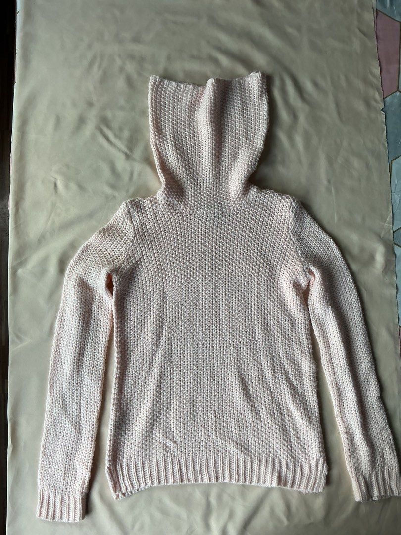 Forever 21 Pink Knit Turtleneck Sweater (Category: Longsleeves) located in Tarlac. Submitted by rieselects (Listing ID 1447159239, Image 1). Description: - Pink knit turtleneck sweater - Brand: Forever 21 - Textured knit pattern all over - Long sleeves with ribbed cuffs - Ribbed hem - Cozy and warm for cooler weather - Size: Medium.