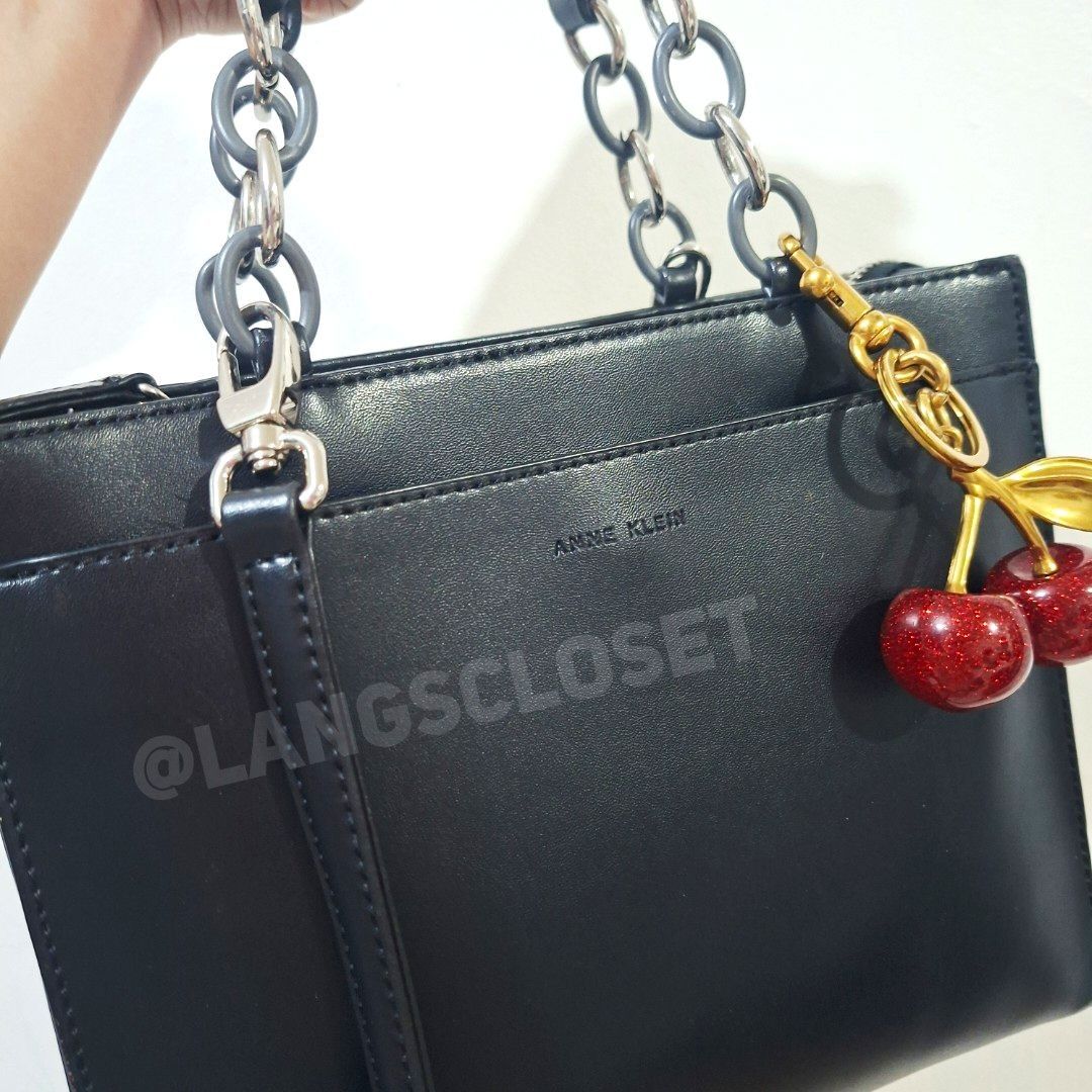 Authentic Anne Klein Soft Leather Crossbody Bag (Category: Cross-body Bags) located in Cagayan de Oro. Submitted by langscloset (Listing ID 1447232726, Image 3). Description: selling my orig anne klein bag, in like new condition, no issue at all. srp is around P4k+ selling low ko na to 🥹 padala from states around 5 mos. ago used maybe 3-4x lang. rfs: this is in medium size but I personally thinks its too big for me since I dont bring a lot of st