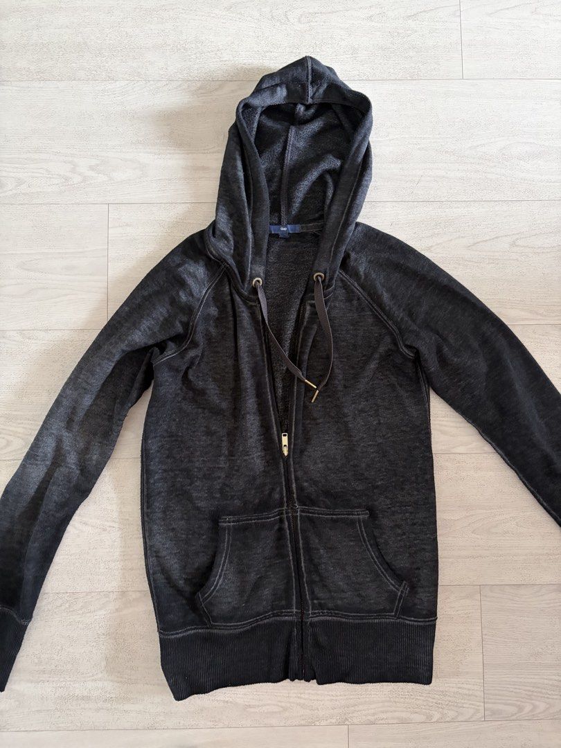 GAP jacket (Category: Coats, Jackets and Outerwear) located in Singapore. Submitted by heelsandstockings (Listing ID 1447180491, Image 1). Description: .