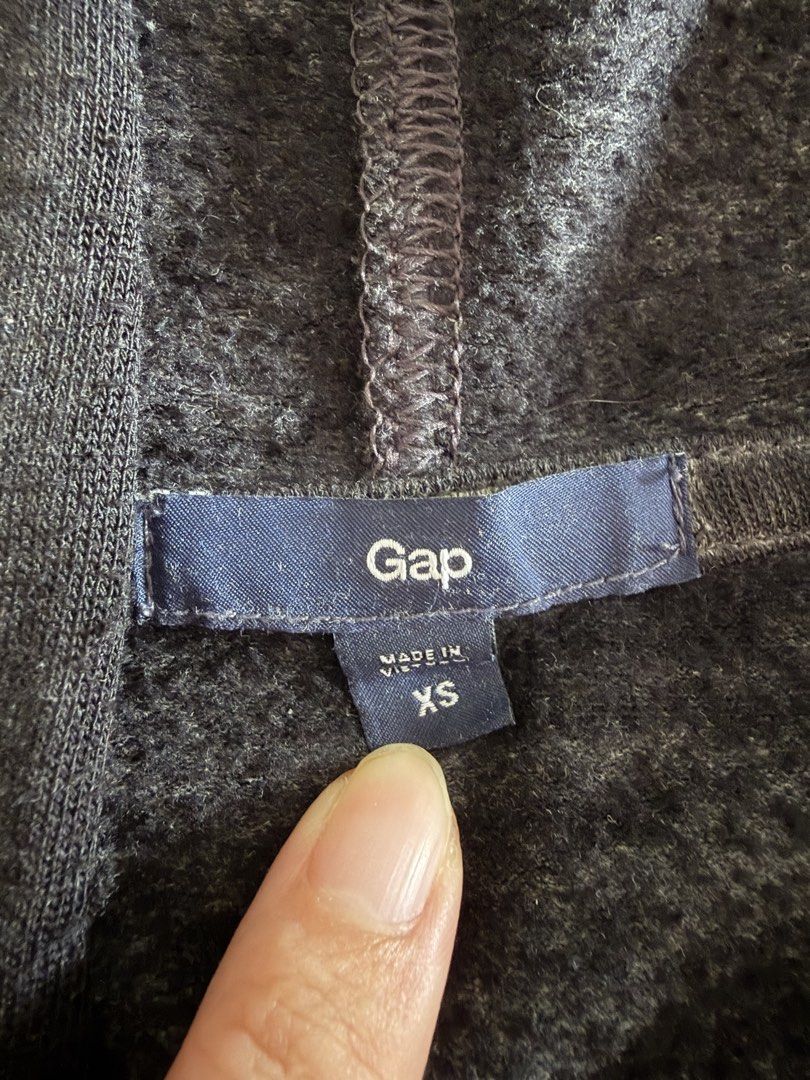 GAP jacket (Category: Coats, Jackets and Outerwear) located in Singapore. Submitted by heelsandstockings (Listing ID 1447180491, Image 2). Description: .