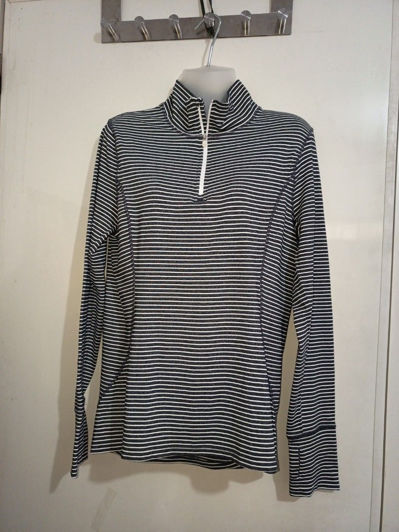 GapFit Active Wear Top Black and White (Category: Activewear) located in Bacoor. Submitted by imshining_23 (Listing ID 1447202958, Image 2). Description: GapFit Active Wear Top black and white stripe Large.