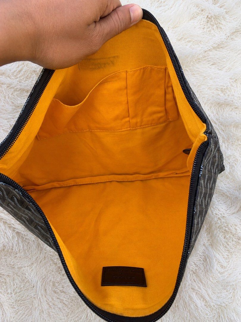 Goyard (Category: Luxury Bags & Wallets) located in Barobo. Submitted by georgetownnn00 (Listing ID 1447284339, Image 3). Description: .
