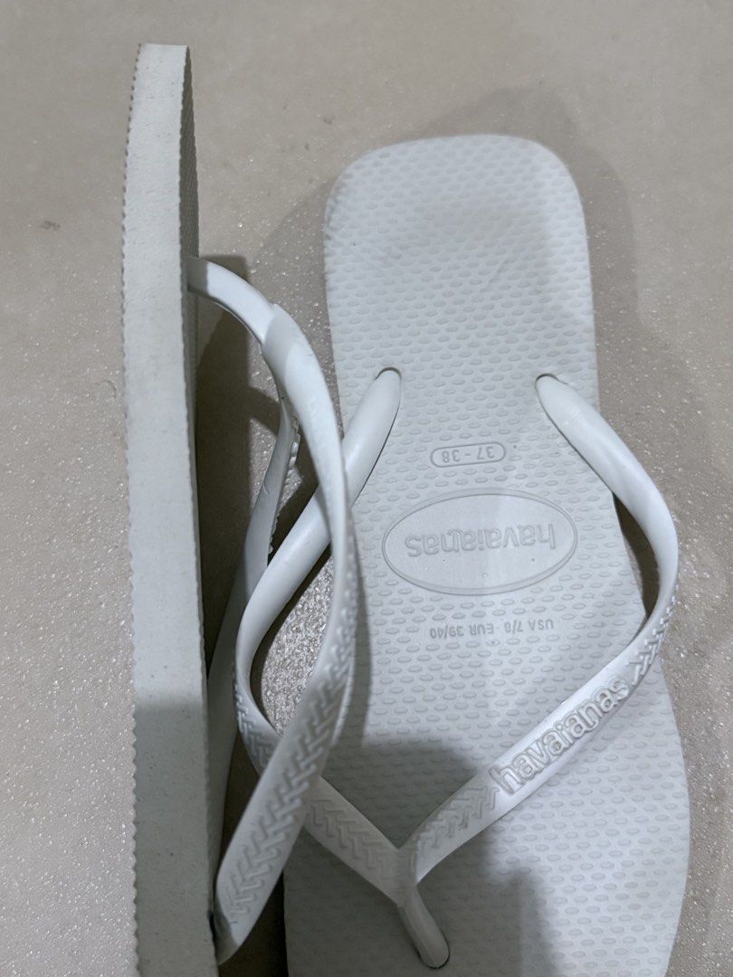 Havaianas White Square Toe Flip-Flops Size 37-38 (Category: Slippers and slides) located in Manila. Submitted by lvp.lvp (Listing ID 1447220037, Image 2). Description: Pick up only.