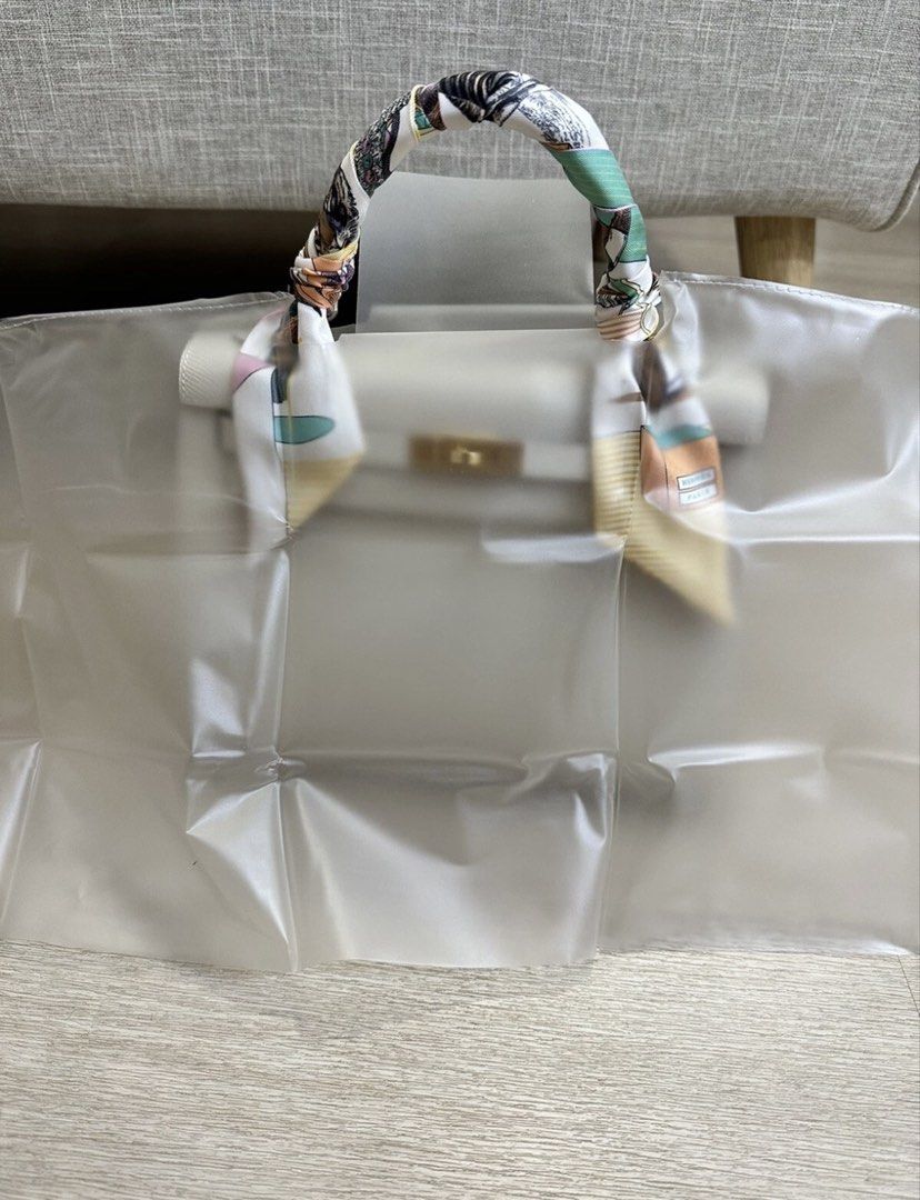 Hermes 愛馬仕 handbag 手袋 包包 rain cover raincoat 雨褸 雨套 雨衣 （分類：手袋及銀包）位於 Hong Kong。 由 jimmyddt 提交（商品編號 1447190183，圖片 1）。簡介： 。