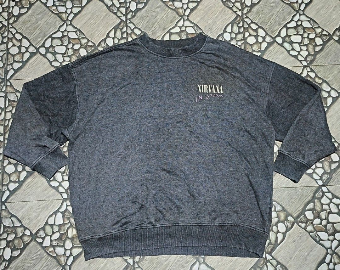 H&M Divided Nirvana "In Utero" Oversized Sweatshirt (Category: Coats, Jackets and Outerwear) located in Zaragoza. Submitted by kinghalili71957 (Listing ID 1447116874, Image 1). Description: .