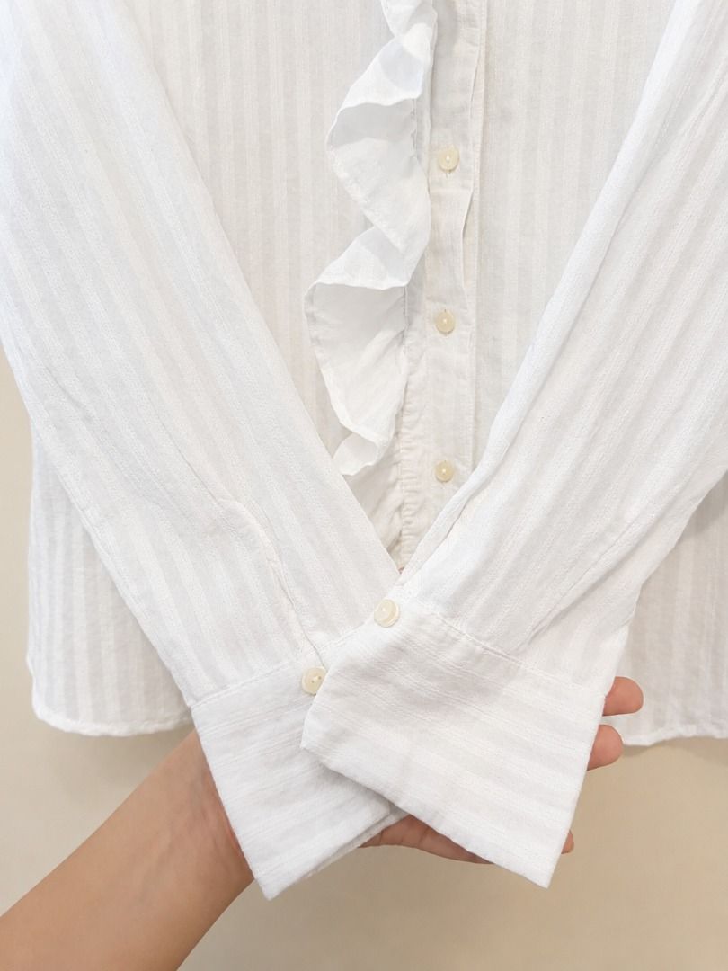 H&M Ruffle-Trim Band Collar Blouse (Category: Blouses) located in Davao. Submitted by rewearclub.dvo (Listing ID 1447172708, Image 3). Description: .