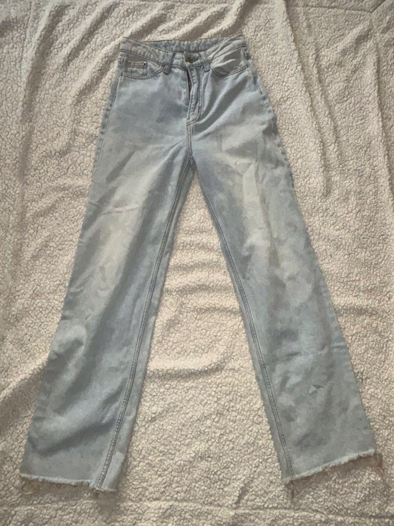 H&M Wide Leg Jeans Light Wash (Category: Jeans) located in San Fernando. Submitted by declutterdolly (Listing ID 1447204974, Image 1). Description: Size: Eur 34 US 2 Closet clean-out, hoping these find new homes 📍Pampanga.