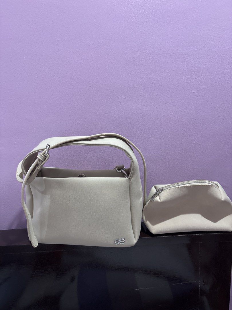HOLB Hoppie beige (Category: Shoulder Bags) located in Binan City. Submitted by coat_inthemiddle (Listing ID 1447203711, Image 1). Description: Includes pouch, dust bag and strap. Lightly used.