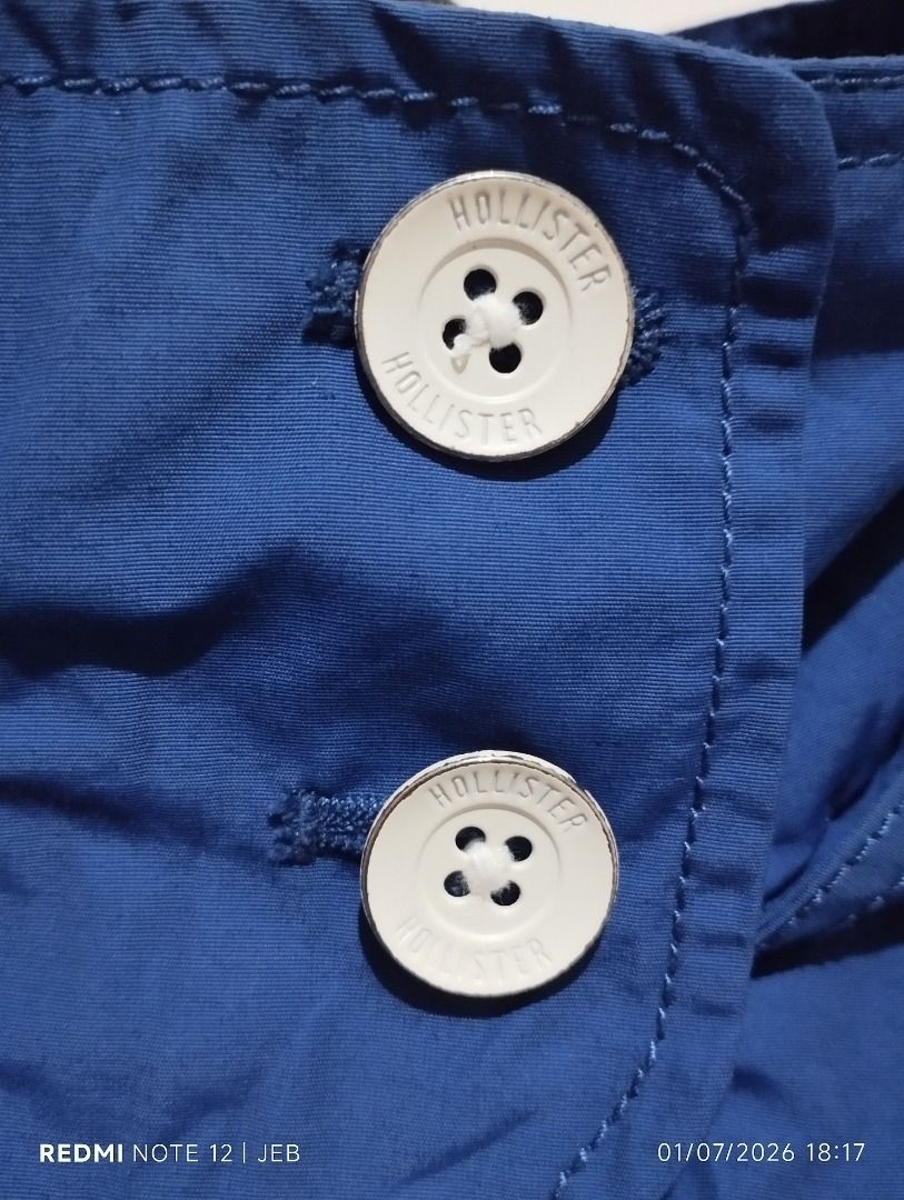HOLLISTER JACKET HOODIE (Category: Coats, Jackets and Outerwear) located in Tubigon. Submitted by yoonathrift.31 (Listing ID 1447117047, Image 2). Description: THRIFT BUT ITS LIKE BRAND NEW WITH TAG.