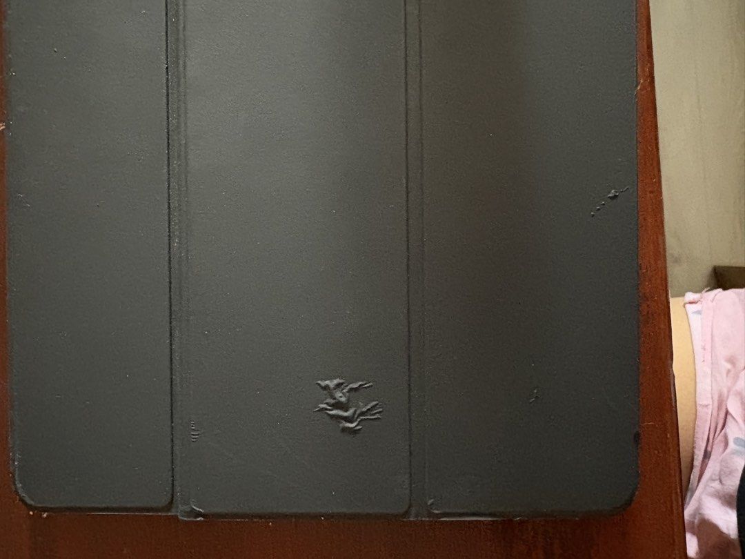 iPad 9th Gen Magic Keyboard ORIGINAL (Category: Computer Keyboard) located in San Juan City. Submitted by rinieee13 (Listing ID 1447108237, Image 3). Description: Ipad 9th gen smart keyboard ORIGINAL APPLE Keyboard is magnetic, no need to charge Bought for 10k Selling for 4.5k (negotiable if taking immediately) Minor flaws: some flaws on front cover (see image above) RFS: My iPad broke and i’m upgrading PLUS FREE CASE.