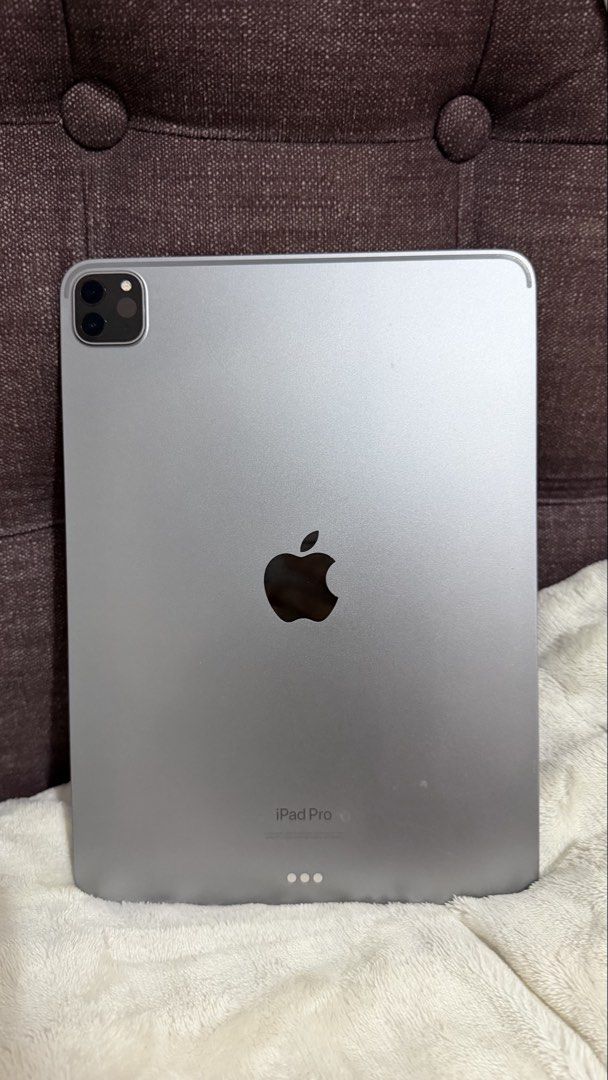Ipad Pro 11 Inch 4th Gen Wifi 128GB (Category: iPad) located in Manila. Submitted by buymythingszpls (Listing ID 1447278769, Image 1). Description: very minimal dent on the right side :) rfs: will buy macbook neo .