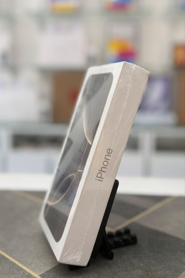 Iphone 16 Pro Max 1TB (Category: iPhone 16 Series) located in Reina Mercedes. Submitted by bhea1110 (Listing ID 1447122158, Image 2). Description: -Brandnew and unsealed -factory unlocked -not activated -unsealed to check the unit only.
