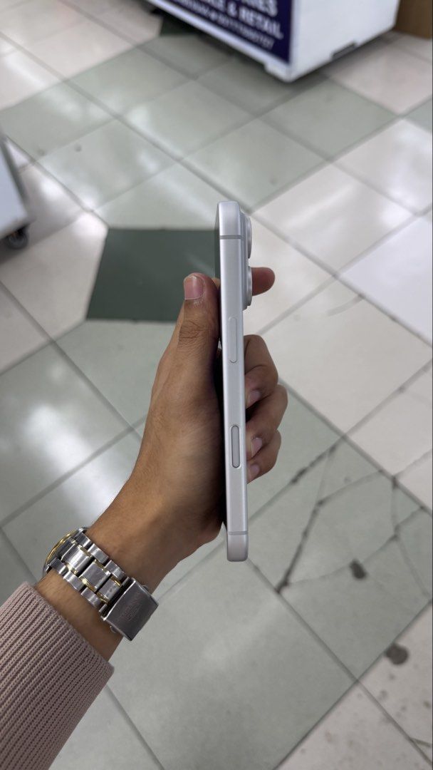 iPhone 17 Pro 256gb SMART Locked 100% batt 0 cycle count with same serial box (Category: iPhone 17 Series) located in Manila. Submitted by carimgadgets (Listing ID 1447249659, Image 3). Description: .