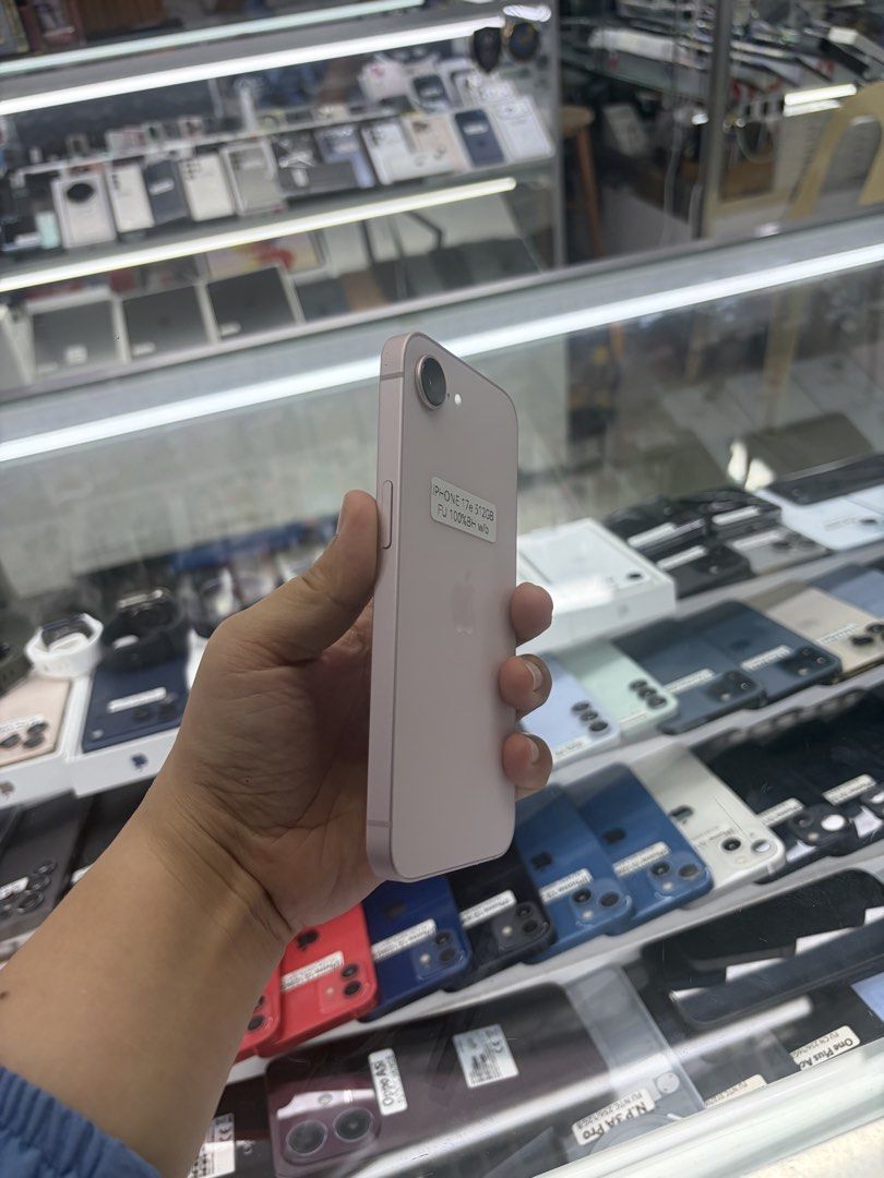Iphone 17e 512gb 100% BH FU NTC No issue (Category: iPhone 17 Series) located in San Juan City. Submitted by javedsgadgetshop (Listing ID 1447113541, Image 2). Description: INSTALLMENT OPTIONS : SPAY LATER / GGIVES / CREDIT CARD / SKYRO / HOMECREDIT (BRANDNEW) QUICK INFO! ✖️ ➡️ iphone 17e ➡️ 512gb ➡️ Pink Color ➡️ NTC Variant ➡️ 99% Makinis & 100% BH ➡️ Factory Unlock ➡️ WITH FREE CASE AND CHARGER & Box 🤝 We accept swap | Trade - In 💳 We do ins