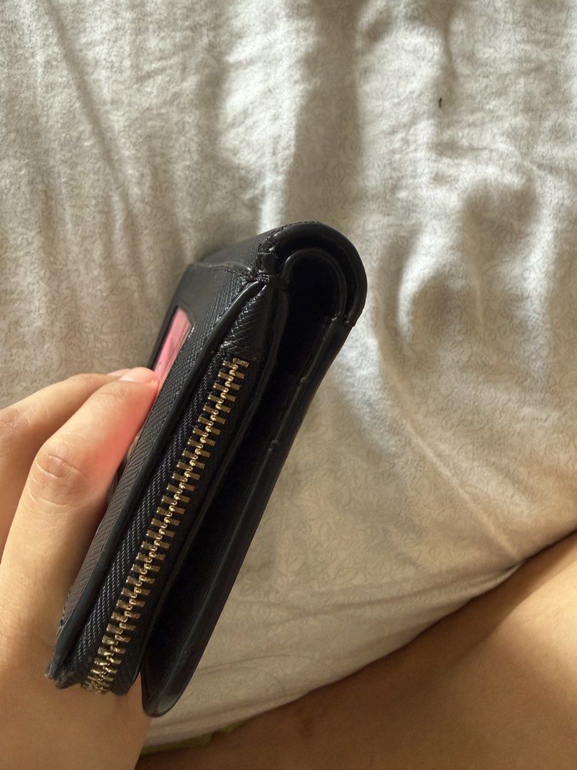 Kate Spade Black Leather Bi-Fold Wallet (Category: Wallets & Card holders) located in Manila. Submitted by kaiiishop (Listing ID 1447128894, Image 3). Description: Original well used KS wallet See pictures for details.