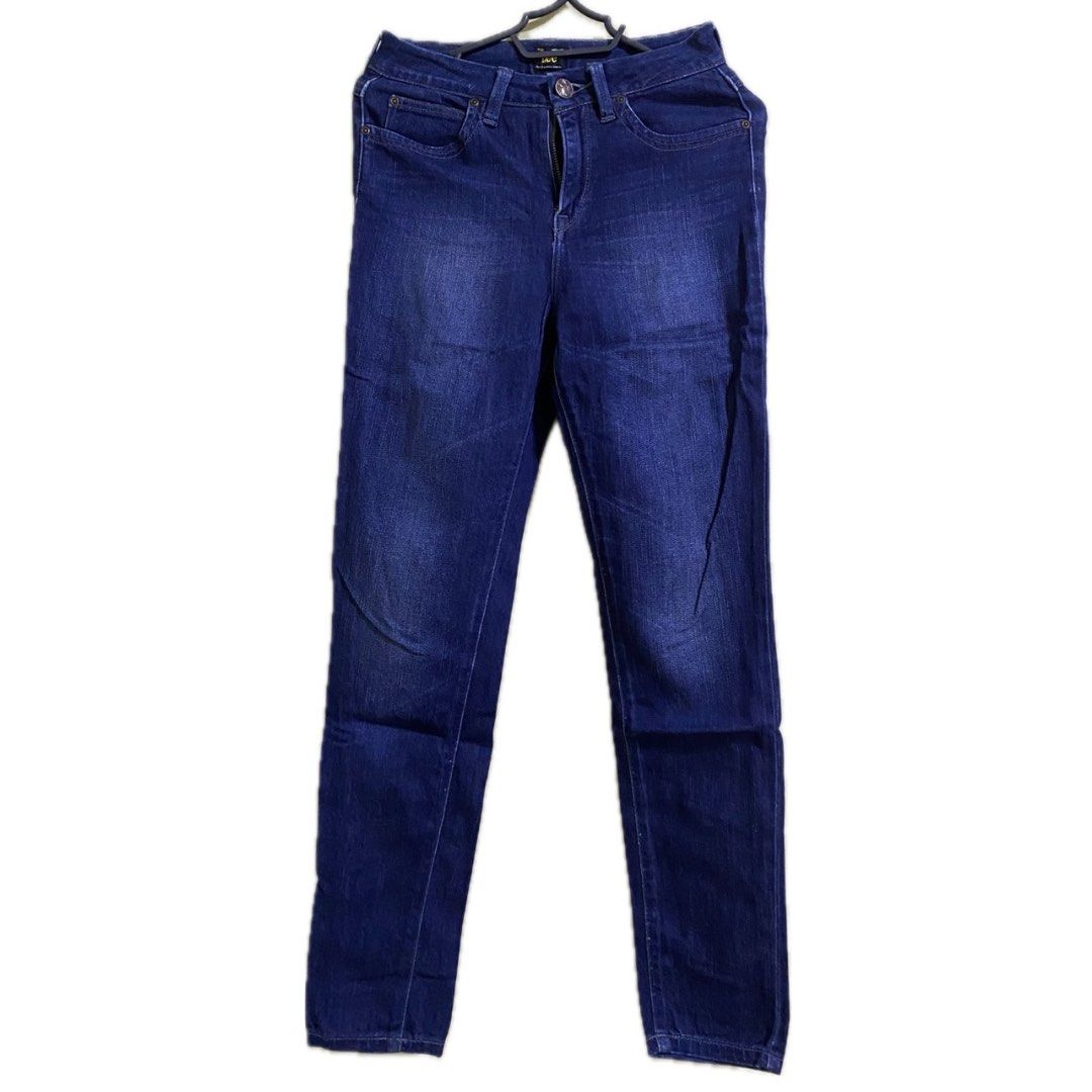 Lee Skinny Jeans Denim Blue (Category: Jeans) located in Tarlac. Submitted by jkapprl (Listing ID 1447221457, Image 1). Description: Size: 25-26 Never been worn High quality denim pants Button is working No issues J&T GCASH.
