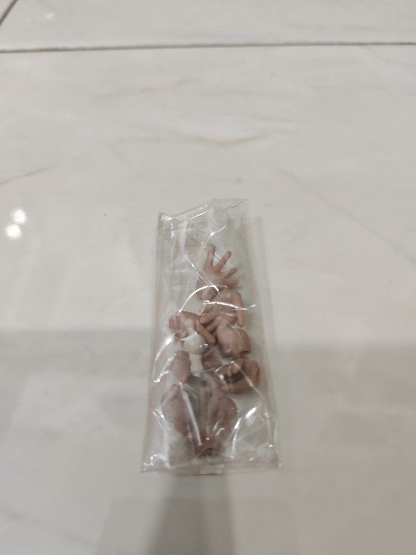 Lionel Messi Bobblehead Action Figure with Accessories (Category: Toys & Games) located in Tawau. Submitted by csp2363 (Listing ID 1447212989, Image 2). Description: - Lionel Messi bobblehead figure - Features Messi in his iconic Argentina kit - Comes with interchangeable extra hands - Includes a miniature football accessory - Displayed in a clear protective case - An essential collectible for any football enthusiast cod at tawau sabah, postage c