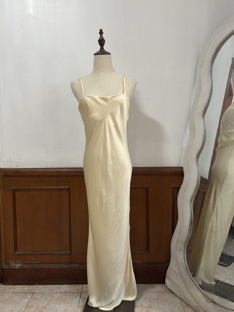 Lioness Satin Slip Dress (Category: Evening dresses & gowns) located in Cebu City. Submitted by copherlook (Listing ID 1447209942, Image 2). Description: This dress is crafted from a lightweight satin material with shoulder straps, a stylish square neckline, and an elegant maxi length..